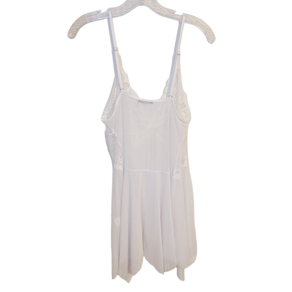Avidlove | Classic White Lace Asymmetrical Hem Teddy or Chemise (Size XL) - Picture 10 of 10